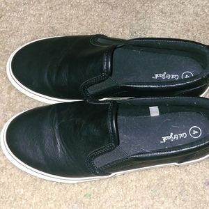 Black faux leather Enzo cat&jack sneakers for boys size 4